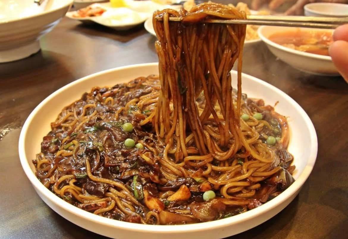 Nguồn gốc bất ngờ của mì tương đen – món quốc dân ở Hàn Quốc